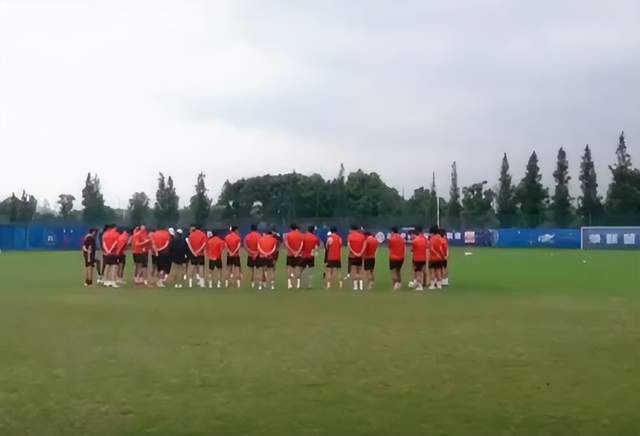 他们是一支出色的团队，但我们会带着充足的信心去踢这场比赛。